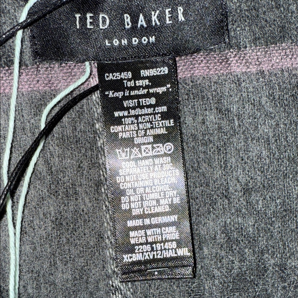 Ted Baker London Plaid Scarf in Gray and Pink NWT - Picture 5 of 6